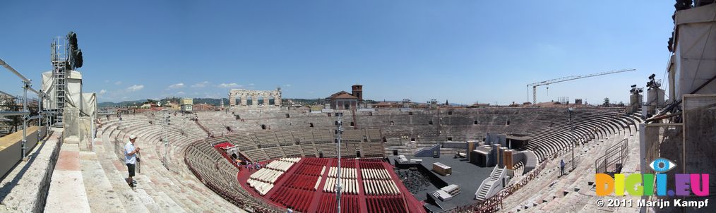 SX19275-83 View into Arena from top seats, Verona, Italy